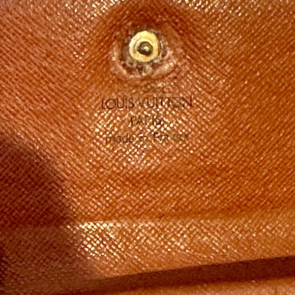 Louis Vuitton Monogram Sarah Wallet - Picture 4 of 12